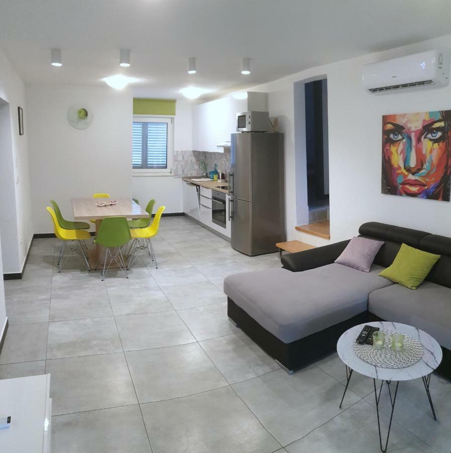 Villa Freya - Vacation House Slatine Bagian luar foto