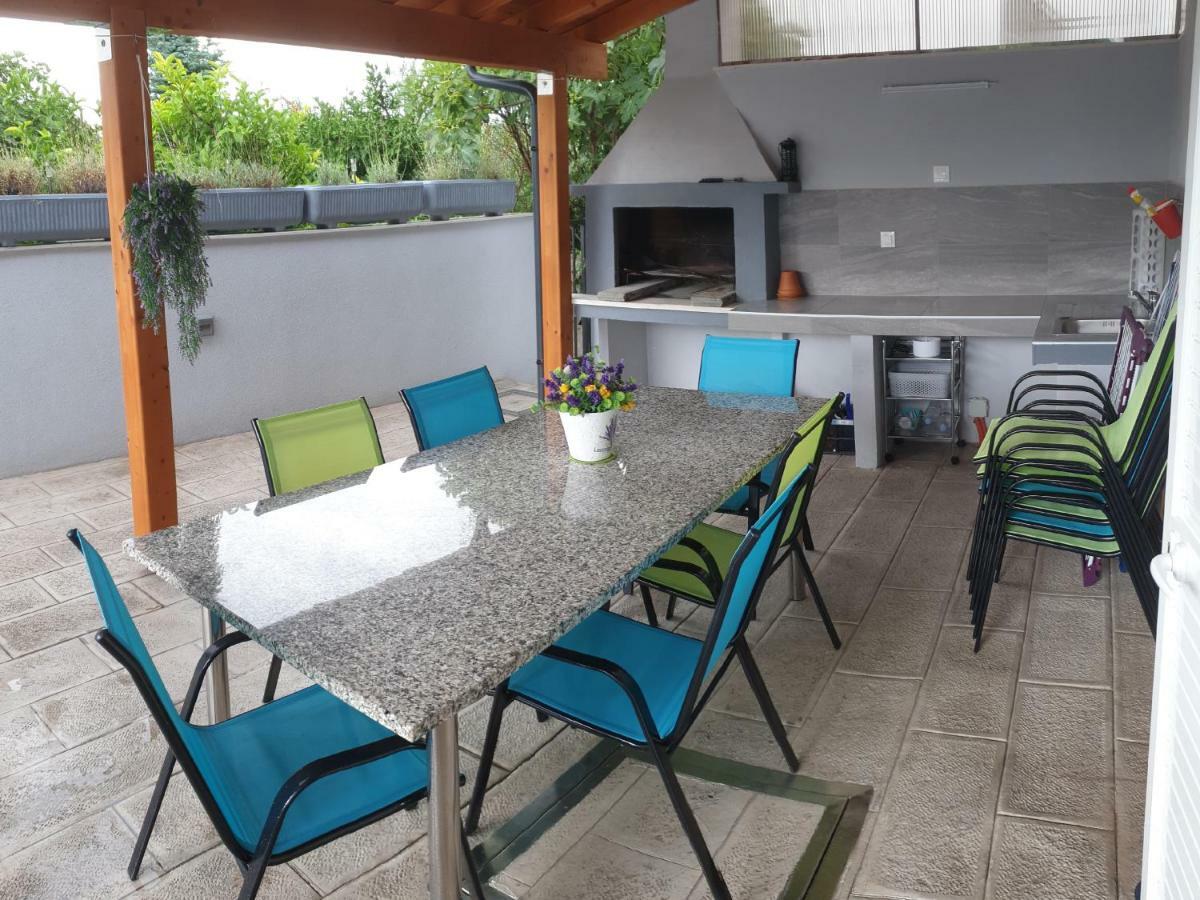 Villa Freya - Vacation House Slatine Bagian luar foto